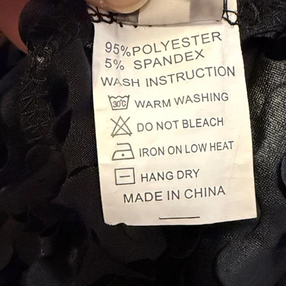 Chic Black Textured Long Sleeve Dress - Picture 4 of 5